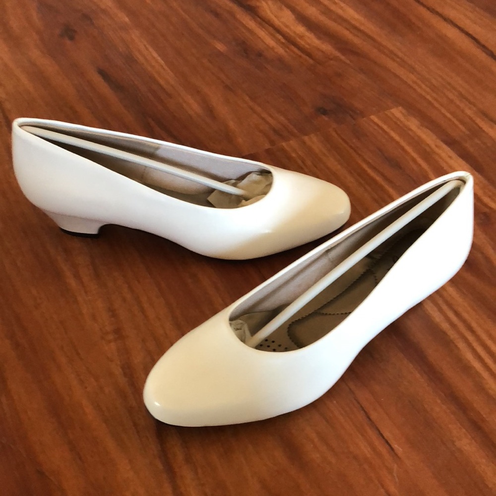 NWB Soft Style Angel Pumps